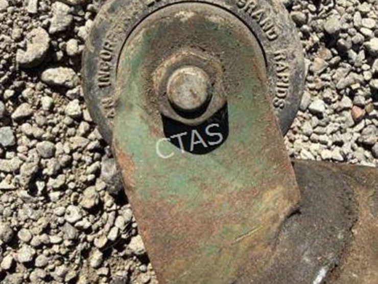 #203-•-set-of-(4)-heavy-duty-nylon-casters-image-4