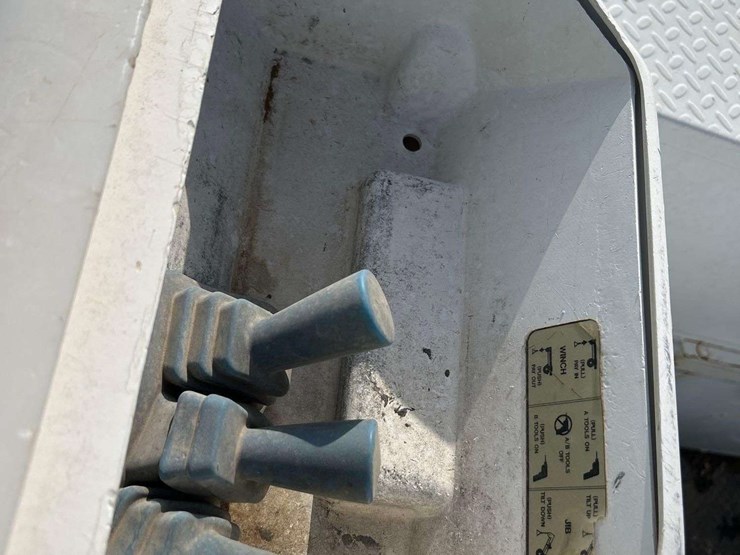 2013-freightliner-m2-ta45m-altec-bucket-truck-image-33