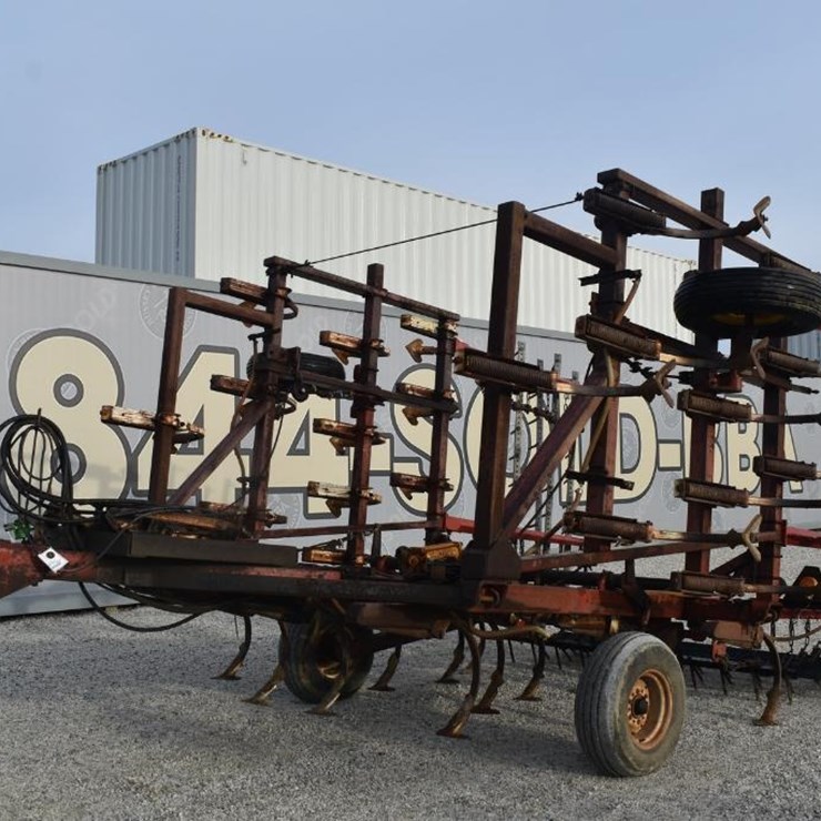INTERNATIONAL FIELD CULTIVATOR 38904