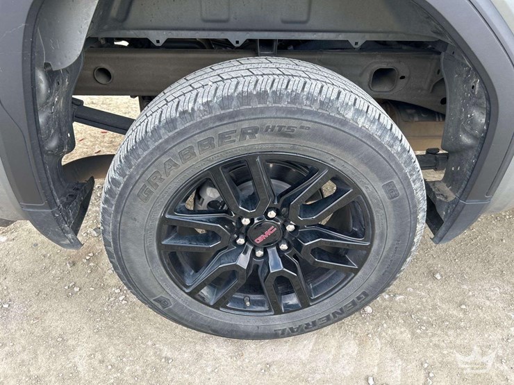 2023-gmc-sierra-elevation-crew-cab-4x4-pick-up-truck-image-23