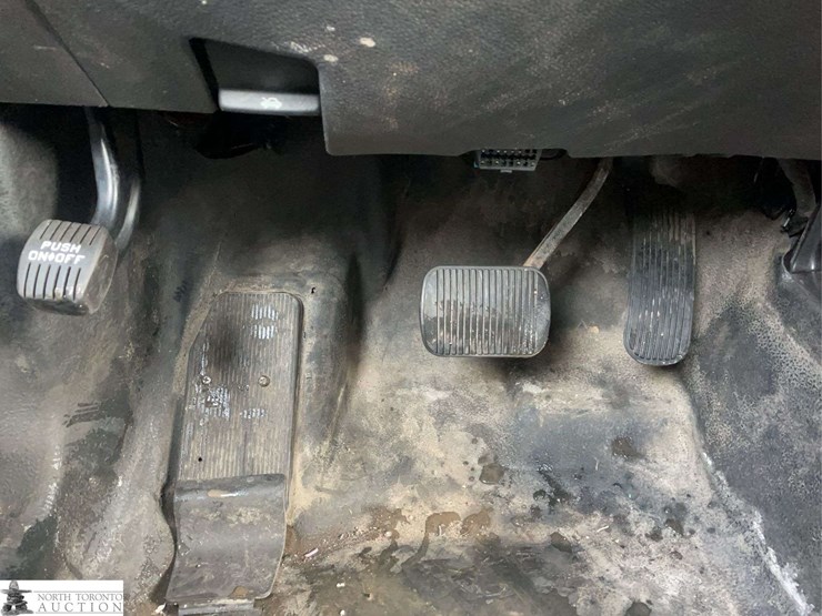 2014-ford-explorer-image-18