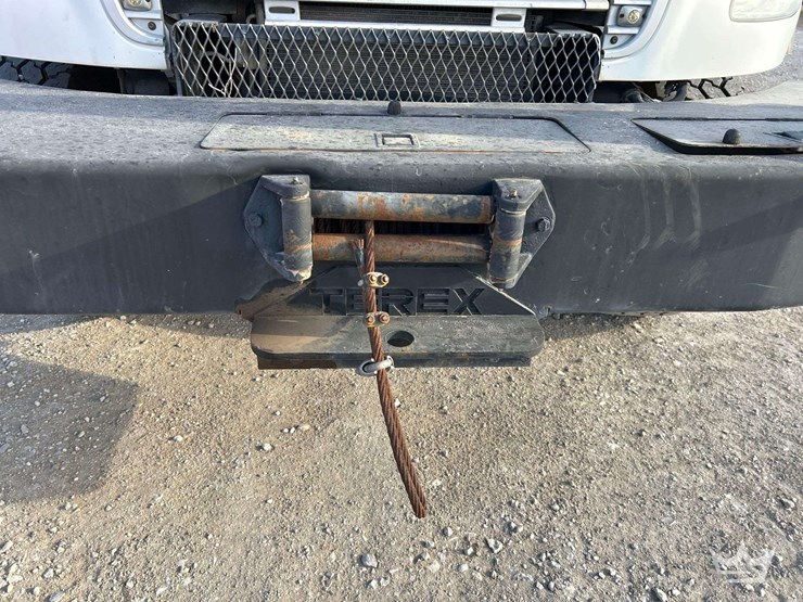 2006-freightliner-m2-bucket-truck-image-37