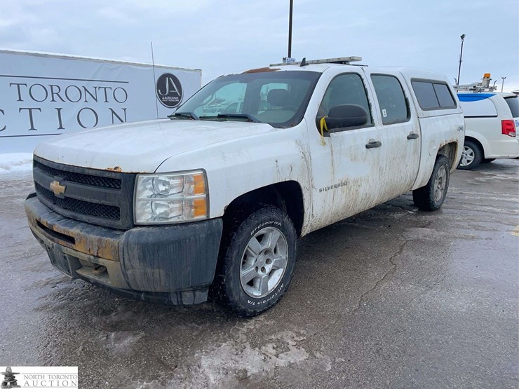 2013-chevrolet-silverado-1500-ls-image-3