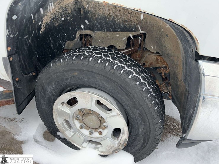 2011-chevrolet-k2500-image-9