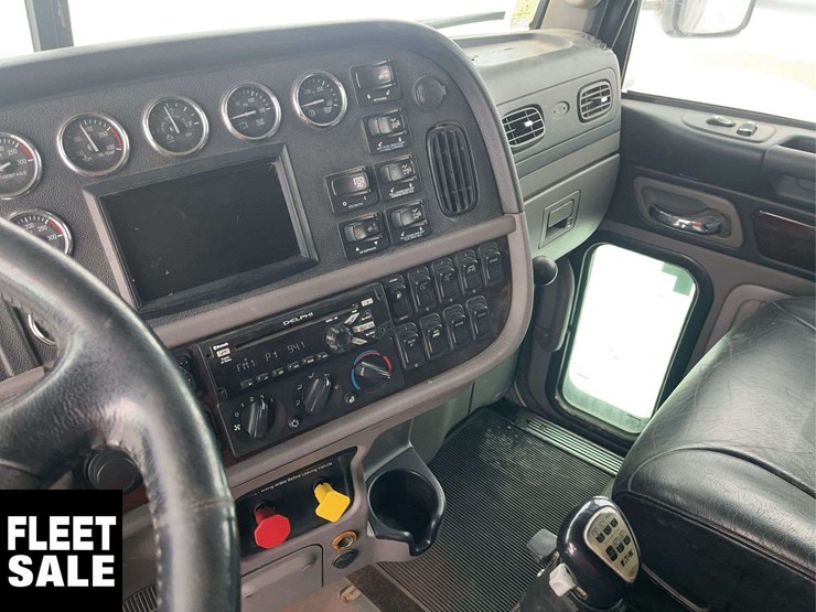 2016-peterbilt-367-image-15