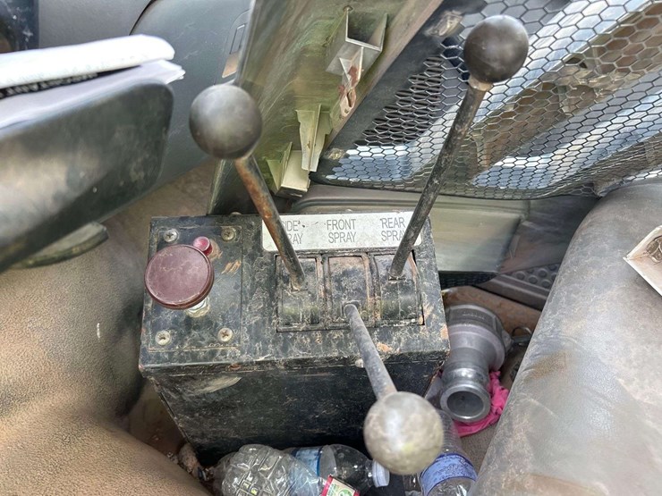 2014-freightliner-derrick-digger-image-17