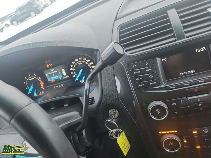 2019-ford-explorer-image-21