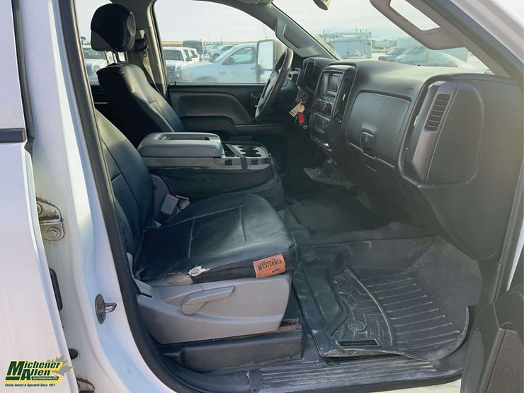 2015-chevrolet-silverado-3500hd-image-17