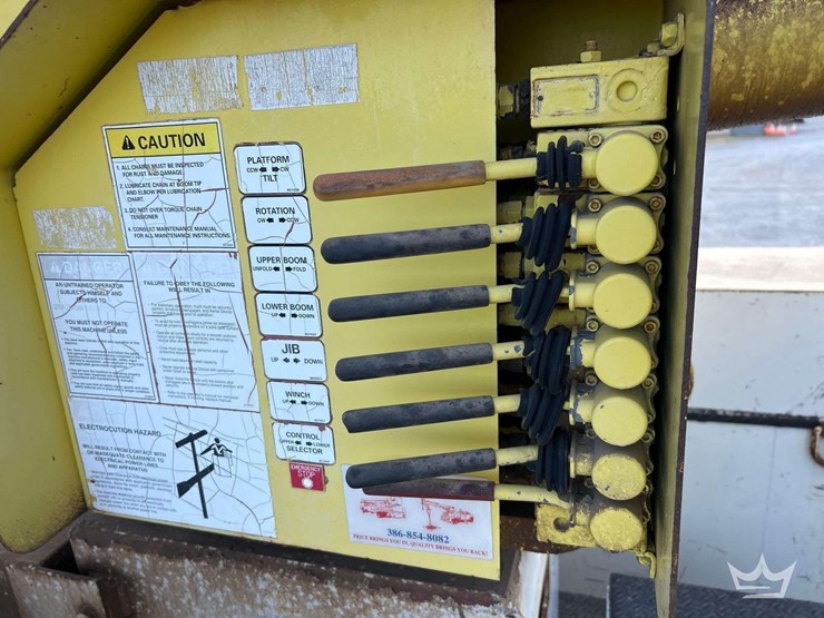 2006-freightliner-m2-bucket-truck-image-33