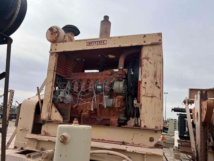 1990-lufkin-cm-320d-305-100-road-runner-mobile-t/a-oil-field-pumpjack-image-9