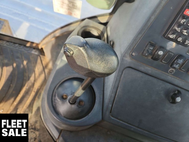 2015-deere-410l-image-12