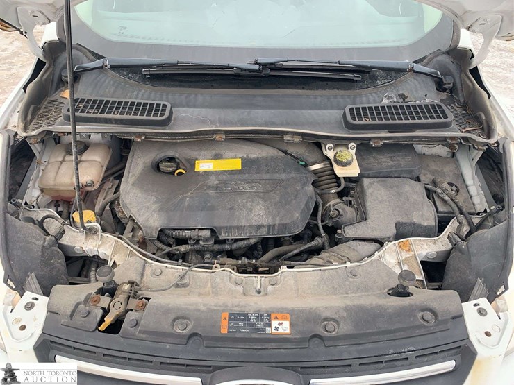 2015-ford-escape-se-image-15