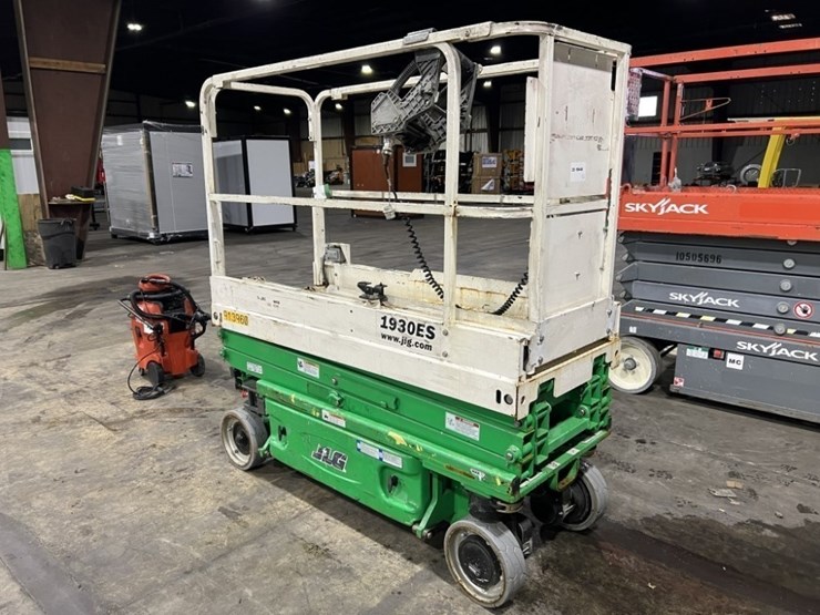 2016-jlg-1930es-image-4