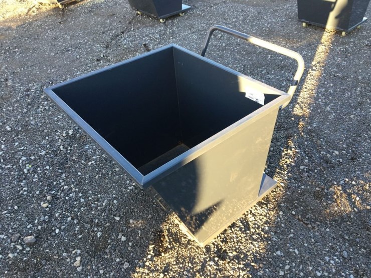 unused-2025-iranch-23in-x-26in-x-25in-dump-hopper-image-1