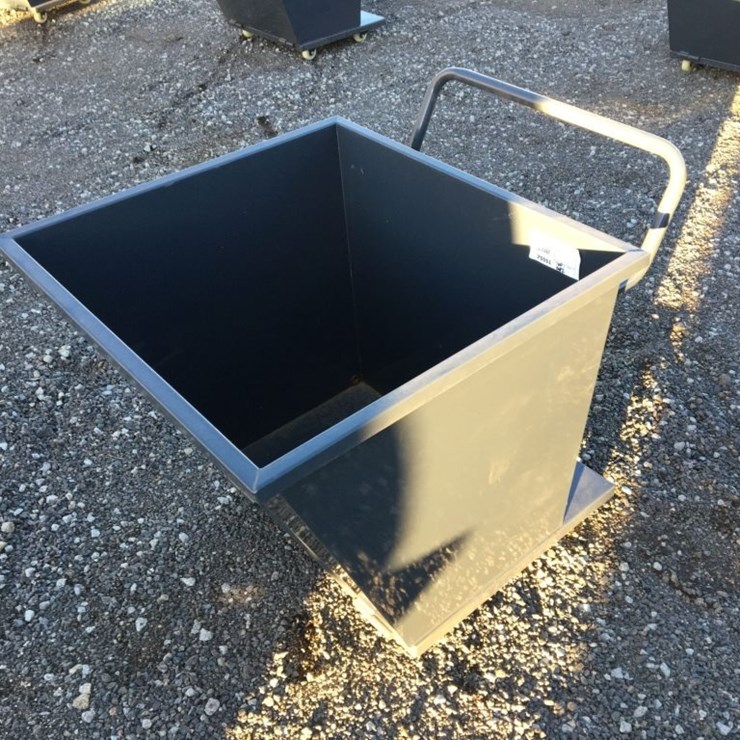 Unused 2025 IRanch 23in x 26in x 25in Dump Hopper