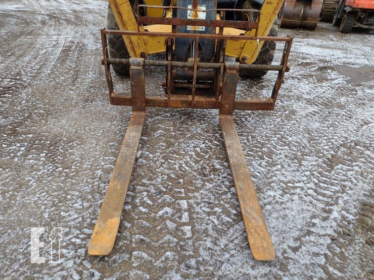 2015-caterpillar-tl1055c-image-14