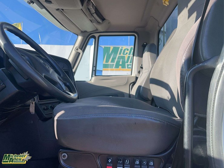 2017-international-prostar-image-13