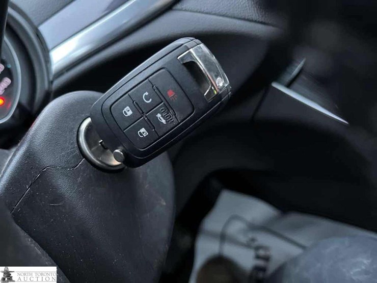 2017-chevrolet-impala-lt-image-13