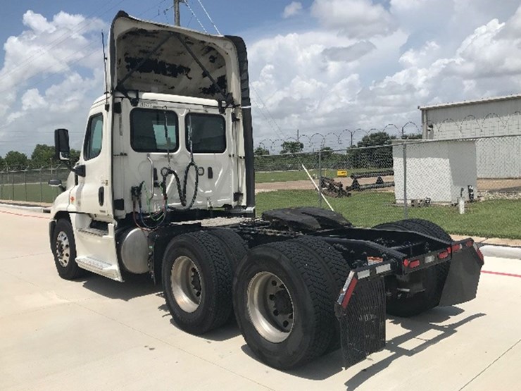 2019-freightliner-cascadia-125-evolution-image-2