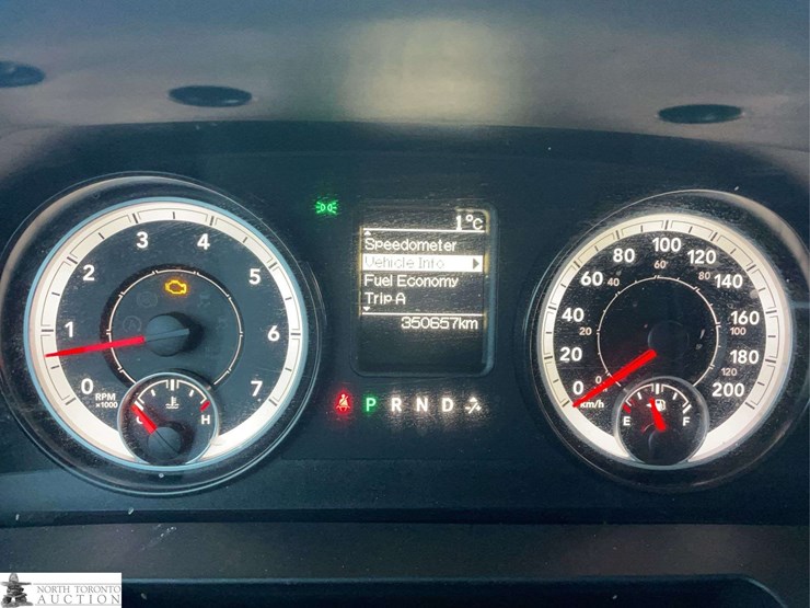 2015-dodge-2500-image-14