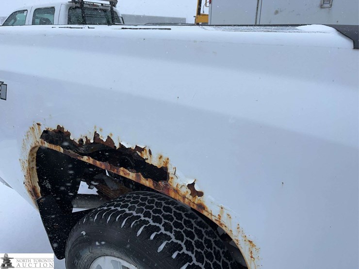 2011-chevrolet-k2500-image-24