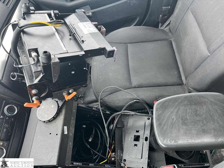 2018-ford-explorer-image-18