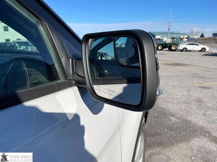 2017-ford-explorer-image-24