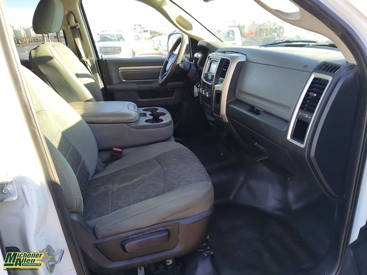 2015-dodge-3500-image-21