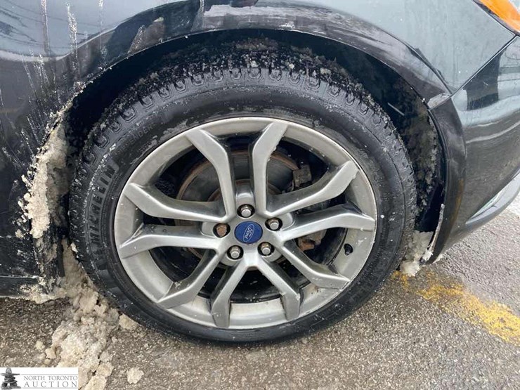 2017-ford-fusion-se-image-8