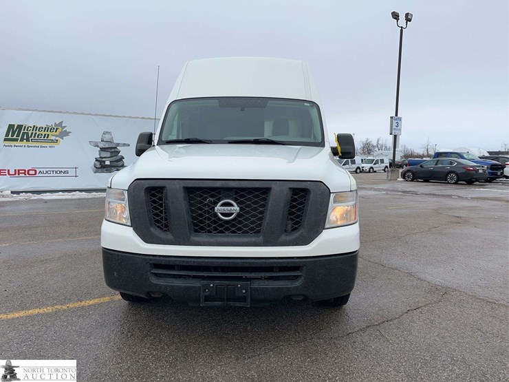 2012-nissan-nv2500hd-image-2