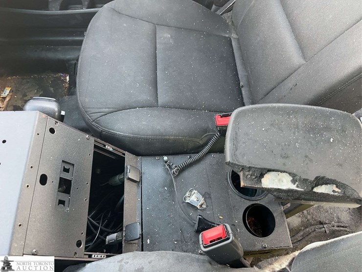 2017-ford-explorer-image-18