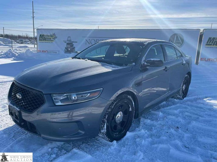 2017-ford-taurus-police-inte-image-1