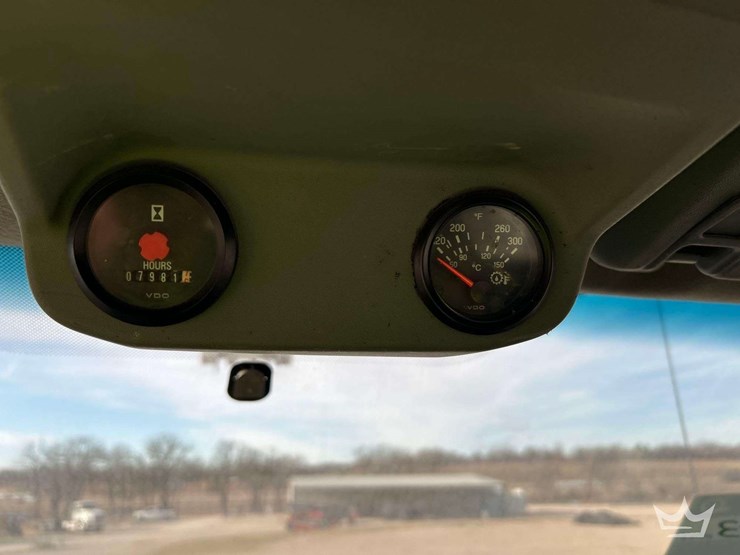 2011-ford-f750-image-17