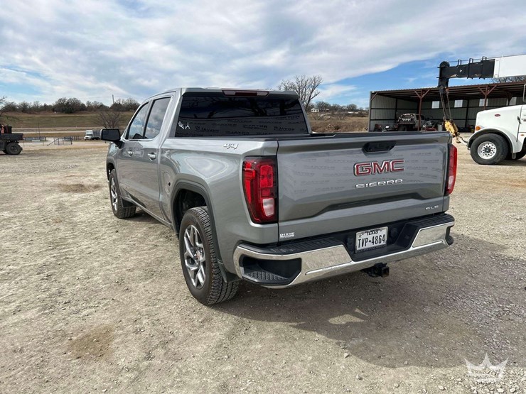 2023-gmc-seirra-elevation-crew-cab-4x4-pick-up-truck-image-2