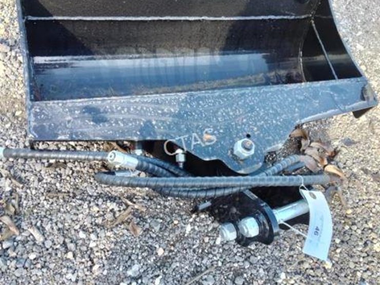 #46-•-mini-excavator-80cm-hydraulic-tilting-bucket-image-4