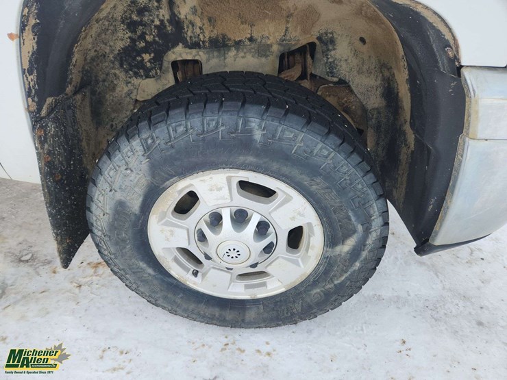 2012-chevrolet-silverado-2500hd-image-13