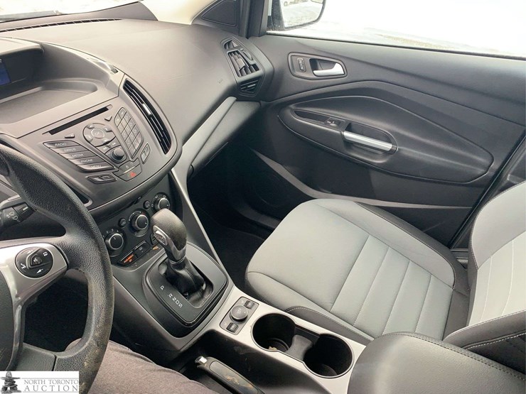 2015-ford-escape-se-image-18