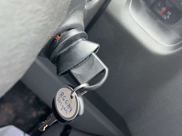 2014-ford-cargo-image-20