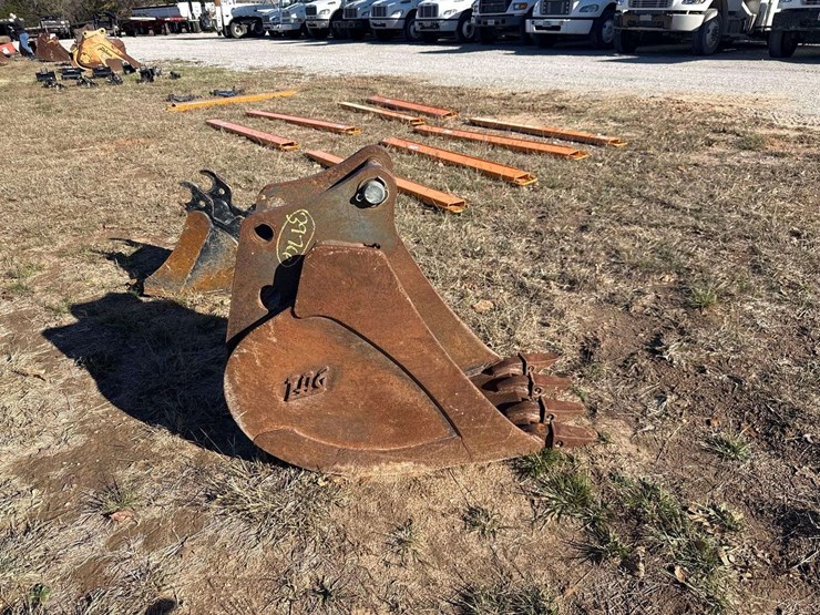 tag-18in-digging-tooth-bucket-excavator-attachment-image-1