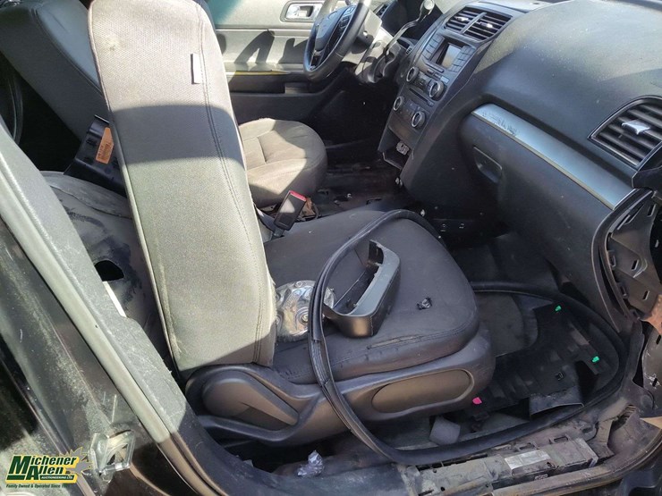 2018-ford-explorer-image-12