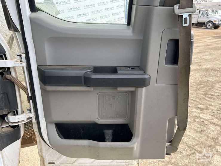 2019-ford-f550-image-21