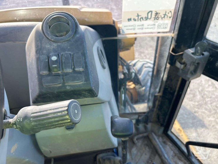 2015-caterpillar-backhoe-image-14