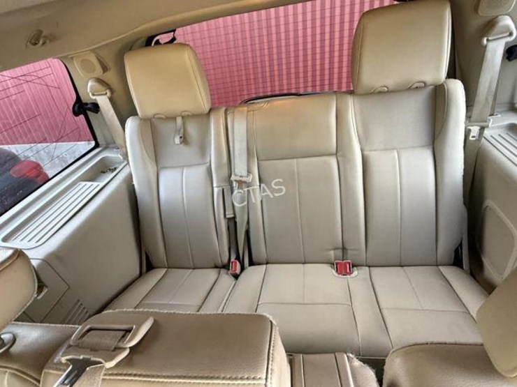 2016-ford-expedition-xlt-image-16