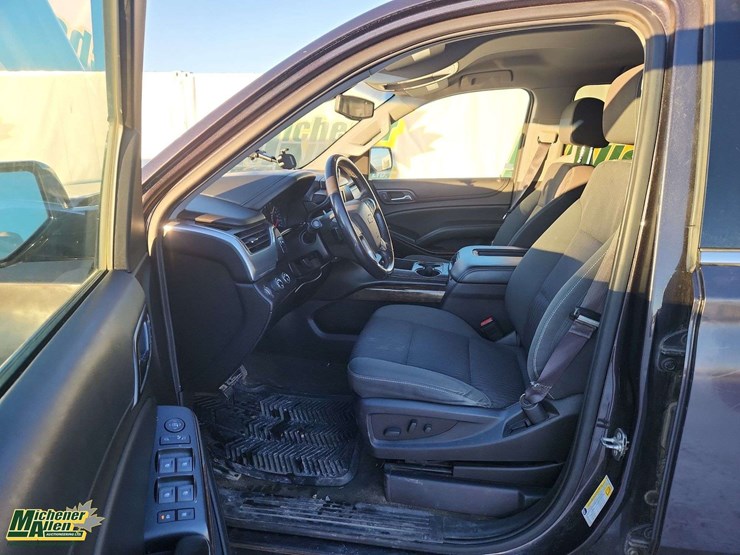 2015-chevrolet-suburban-image-14