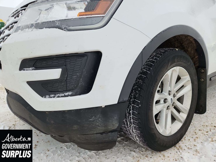 2017-ford-explorer-image-35