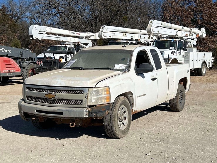 2013-chevrolet-silverado-1500-image-1