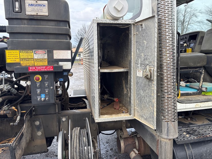 2009-international-7400-image-18