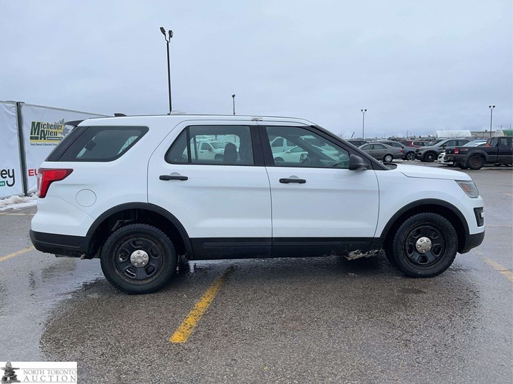 2019-ford-explorer-image-8