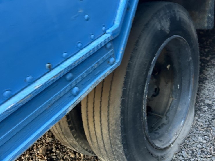 2015-volvo-f6-image-46