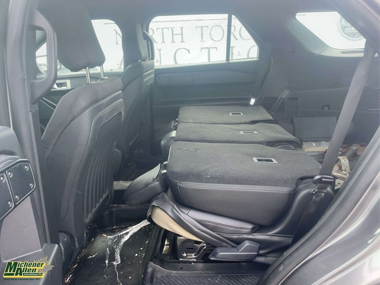 2020-ford-explorer-image-26